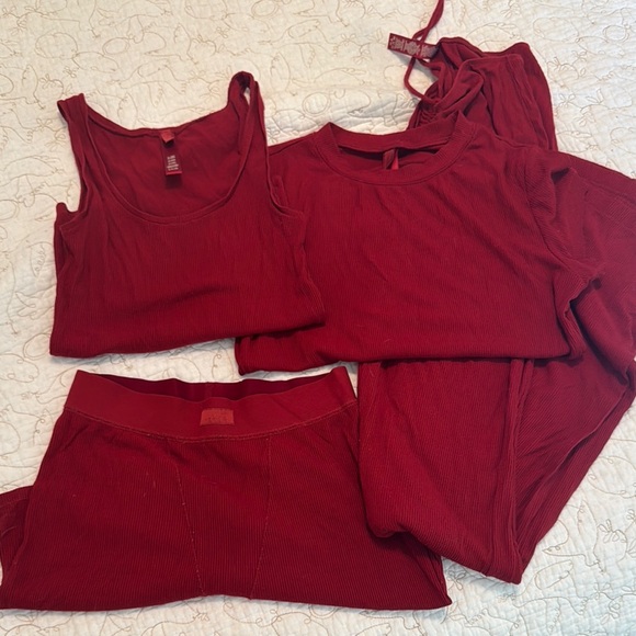 Skims Red Ribbed Lounge Set - Picture 1 of 1